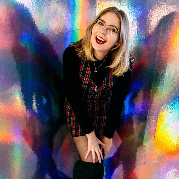 Meet your Posher, Katherine - Picture 1 of 1